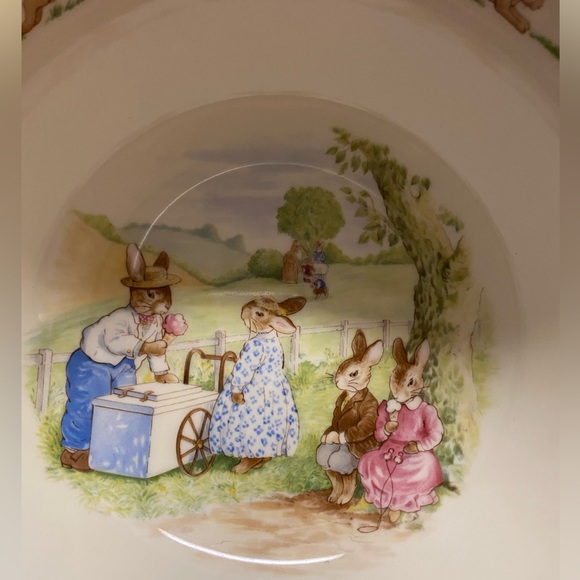 Vintage Royal Doulton Bunnykins 3 piece set of Bone China box. - Picture 7 of 8